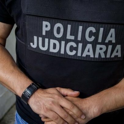 Cadáver encontrado em viatura incendiada em Chaves
