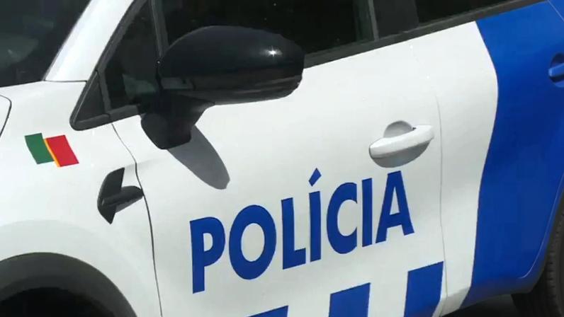 Polícias tentam ficar com 1100 euros que estrangeiro perdeu no Porto