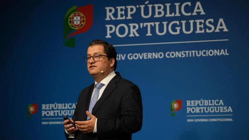 Ministro das Finanças compara sistema orçamental estatal a Excel dos Flintstones