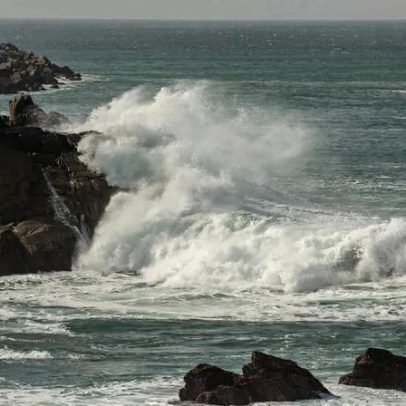 Açores sob avisos laranja e amarelo por agitação marítima