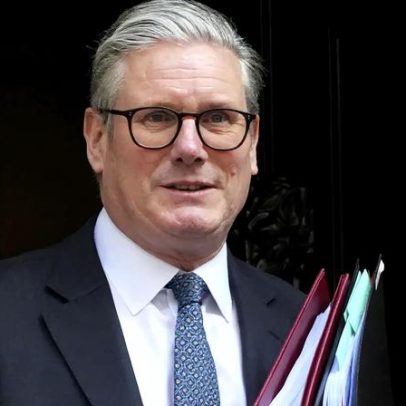 Starmer rejeita retaliação a tarifas dos EUA e opta por discutir Groenlândia