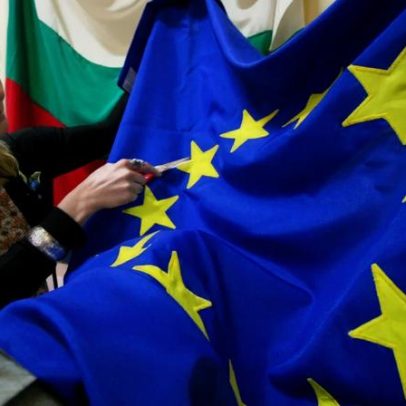 Bulgária adere ao euro, 21.º país, em meio à crise política