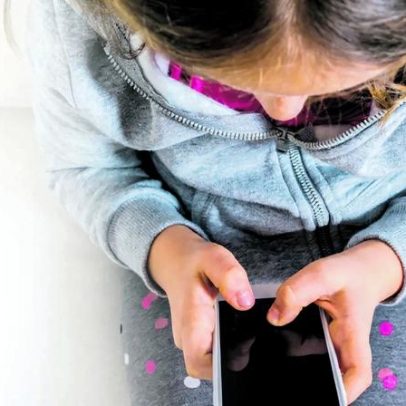 França legis para proibir redes sociais a menores