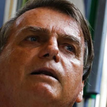 Bolsonaro recebe alta hospitalar após cirurgia e retorna à prisão