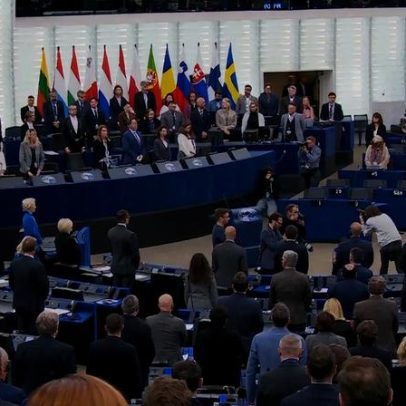 Parlamento Europeu suspende ratificação do acordo comercial com os EUA