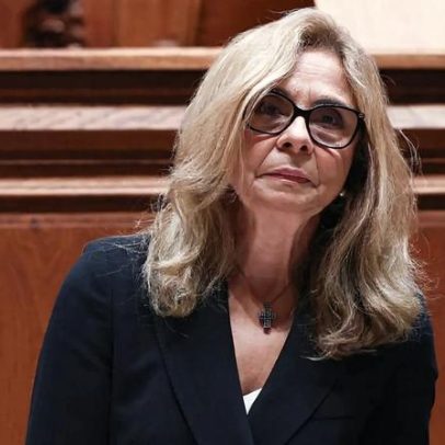 PS acusa ministra da Saúde de evitar escrutínio e silêncio é insustentável