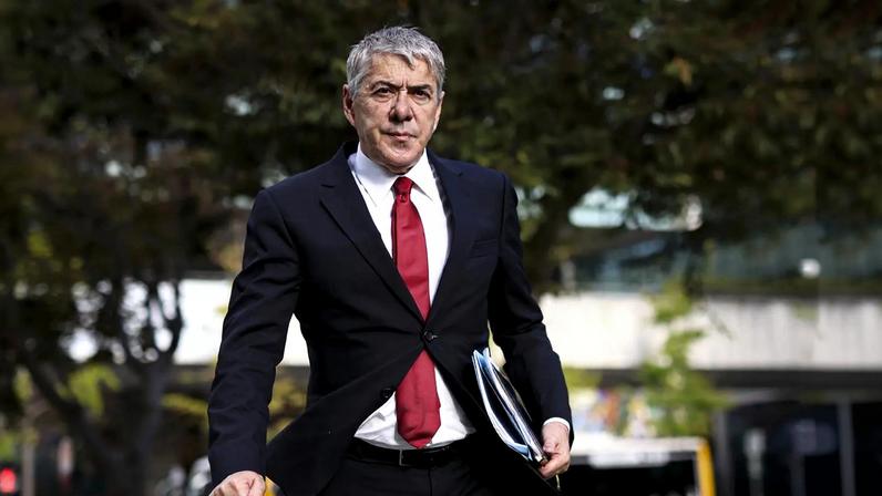 José Sócrates fica novamente sem advogado