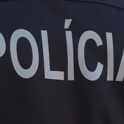 Mulher detida em Oeiras por violência doméstica contra os pais