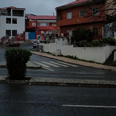 Homem invade casa e sequestra menina de cinco anos, irmã de 15 alerta