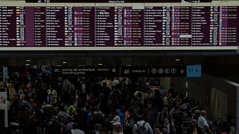 Sistema de controlo de fronteiras testado hoje no aerporto de Lisboa após suspensão
