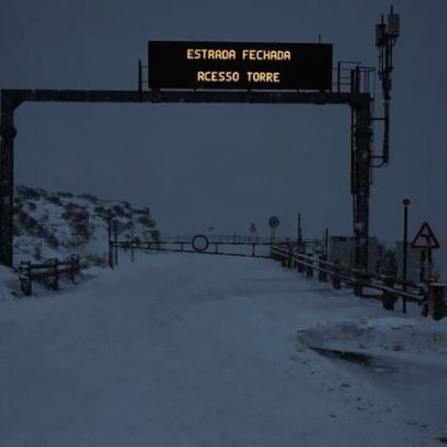 Acessos à Torre da Serra da Estrela continuam cortados pela neve