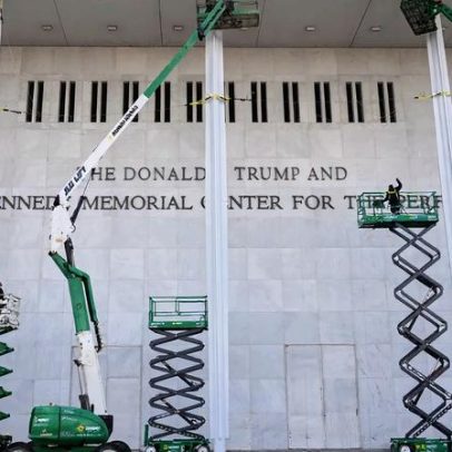 Philip Glass rejeita estreia mundial no Kennedy Center, agora renomeado Trump