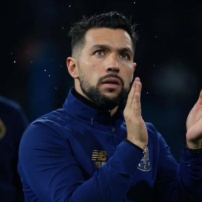 Farioli elogia Vitória e confirma Alan Varela no XI do FC Porto em Guimarães