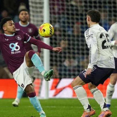 Manchester United empata com Burnley no primeiro jogo após saída de Ruben Amorim