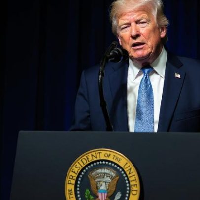 Trump assina ordem para proteger receitas petrolíferas de Caracas nos EUA