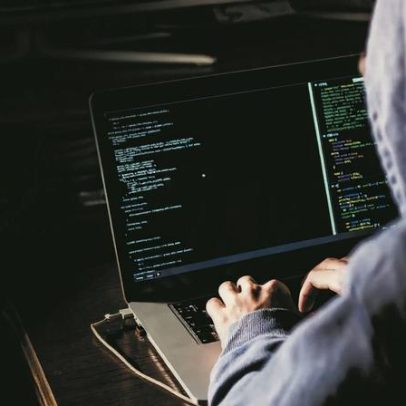 Hacker expõe 37 portugueses inscritos no Tinder nazi