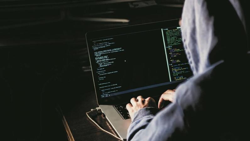 A ação atingiu três plataformas reservadas para a “raça branca”