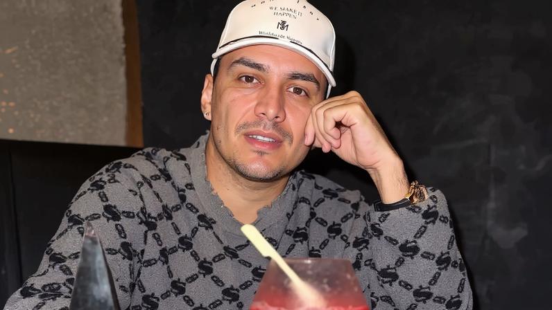 Cantor de 34 anos morre horas antes de dar concerto