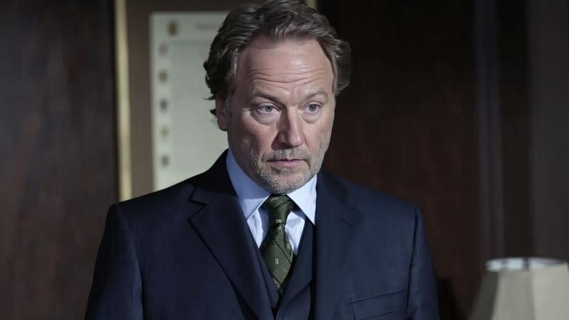 Ator Timothy Busfield entrega-se à polícia após acusações de abuso de menores