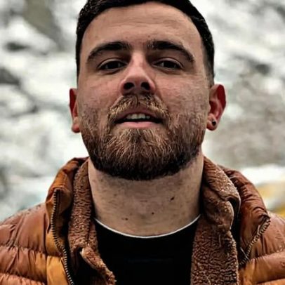 Jovem manifestante iraniano está bem de saúde e recebe visita de familiares