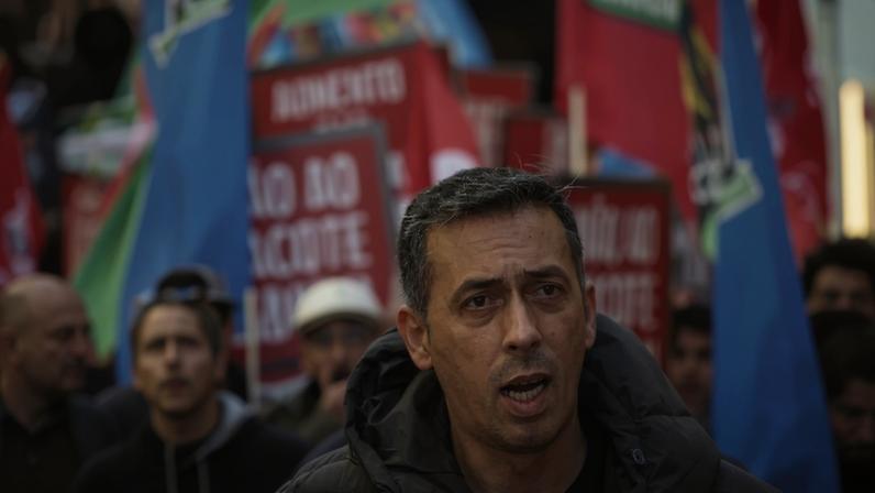 CGTP entrega abaixo-assinado com 190 mil assinaturas contra o pacote laboral