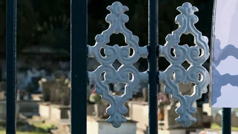 Comunidade de Alhos Vedros pede respostas após profanação de sepulturas