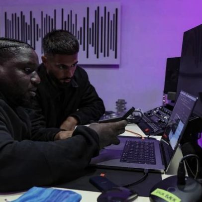 Rappers da Linha de Sintra fora da rádio e TV, com milhões no digital