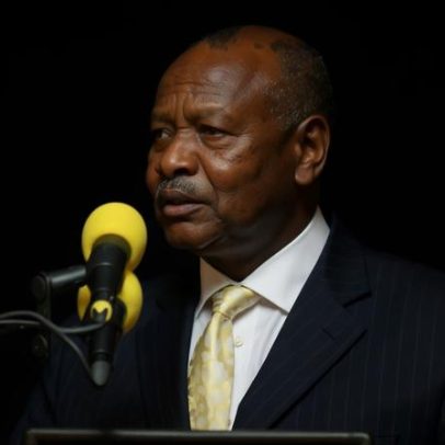 Presidente do Uganda reeleito em eleições contestadas
