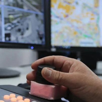 Dupla filmada a roubar telemóvel com violência na Amadora