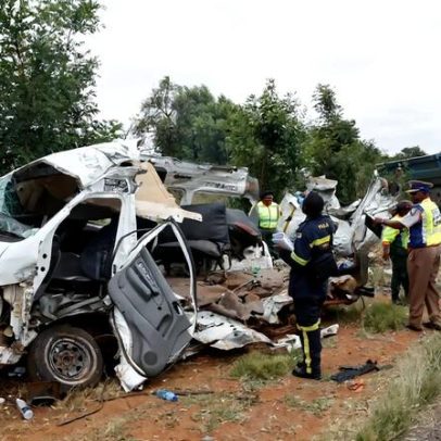 Treze estudantes morreram num acidente de autocarro na África do Sul