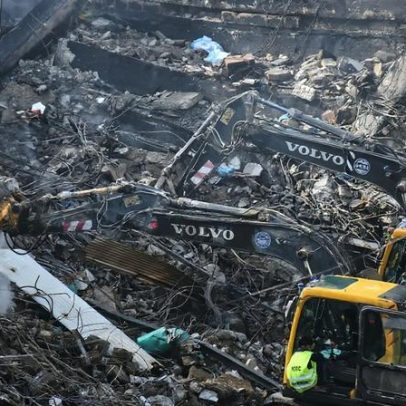 Mortes sobem para 55 após incêndio no Paquistão