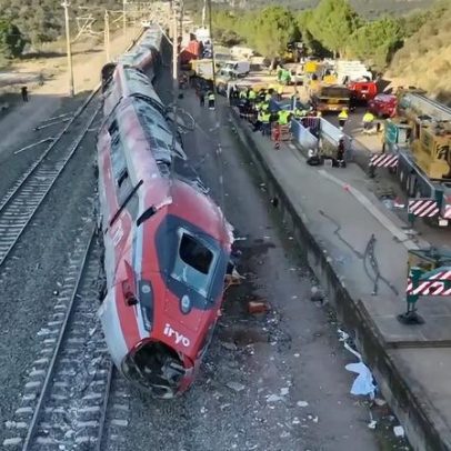 Homenagem às vítimas do desastre ferroviário em Espanha em 31 de janeiro
