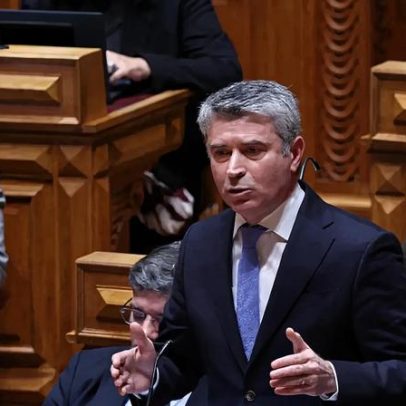 Carneiro acusa Governo de ocultar saldo Segurança Social para não subir pensões