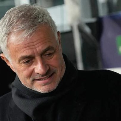 Mourinho estreia Estrela da Amadora sem abordar contestação dos adeptos