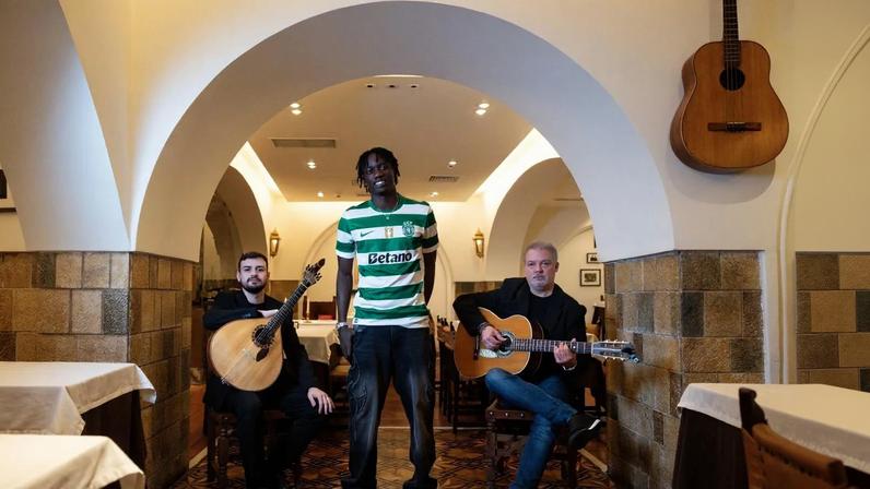 Faye foi apresentado numa casa de fados