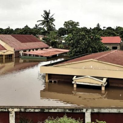 Gestante fica sem as pernas após casa desabar na chuva em Moçambique