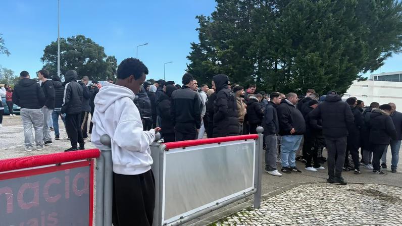 Benfica confirma reunião cordial com cerca de 200 adeptos no Seixal