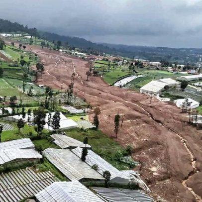 Oito mortos e mais de 80 desaparecidos em deslizamento de terras na Indonésia