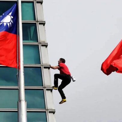 Alpinista Alex Honnold escala arranha-céus mais altos de Taiwan sem proteção