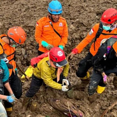 Deslizamento de terras na Indonésia deixa 17 mortos e mais de 70 desaparecidos