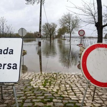 Mais de 20 estradas fechadas por mau tempo em todo o país
