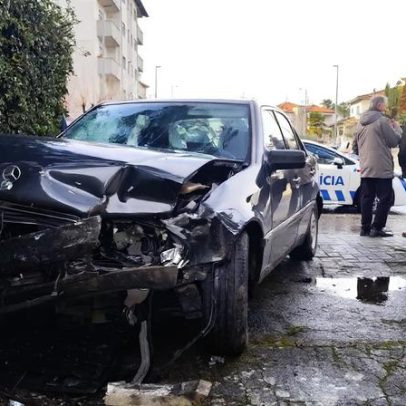 Dois feridos em colisão entre três carros em Bragança
