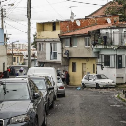Menor morto após quatro tiros de dupla de gang rival
