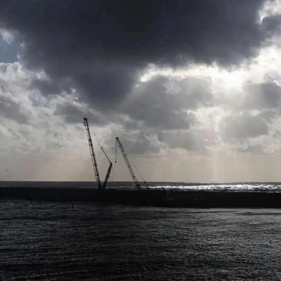 Mar abre fenda no quebra-mar do Porto de Leixões