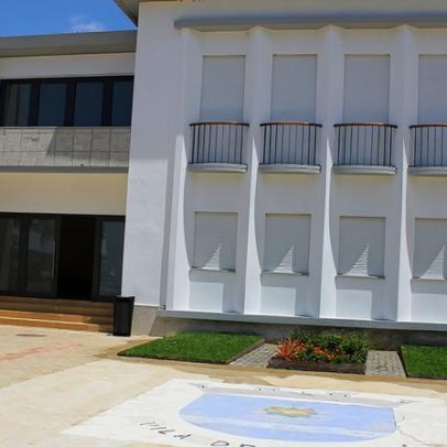 Oleiros abre instalações da residência de estudantes para banhos