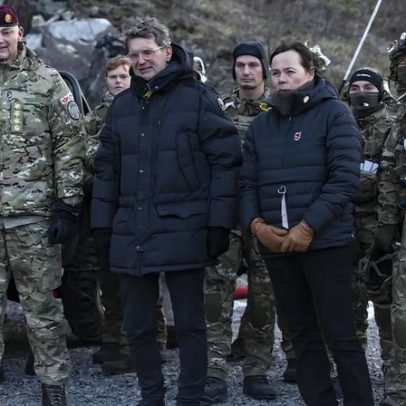 Ministro dinamarquês da Defesa visita Nuuk para acalmar população da Groenlândia