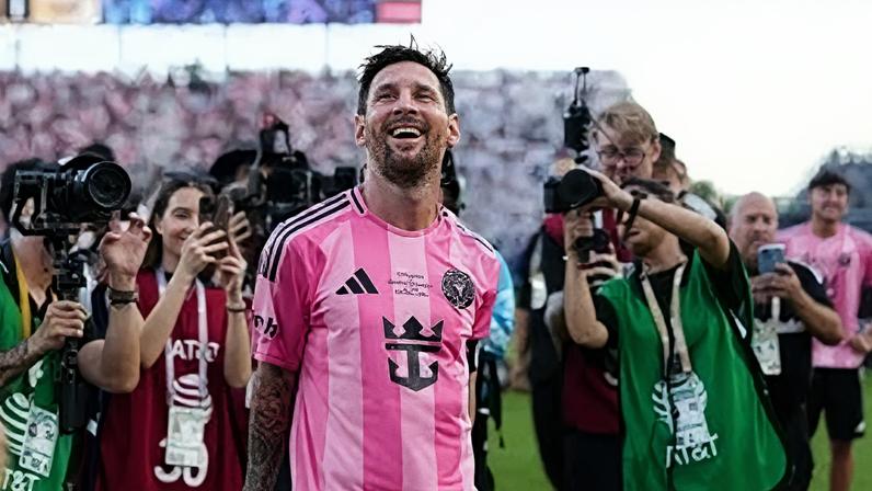 Juventus e Como de olho em extremo do FC Porto B, Al-Ittihad disposto a cometer loucura por Messi e filho de Ibrahimovic no Ajax