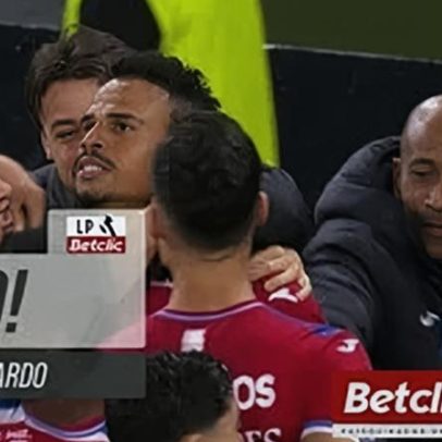 Carlos Eduardo emocionado com golo depois de início de época difícil e lesão grave