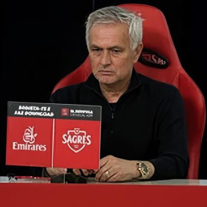 Mourinho afirma que precisou benzer-se para colocar Aursnes em campo