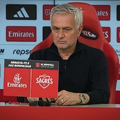 Mourinho diz ter de se benzer para colocar Aursnes em campo